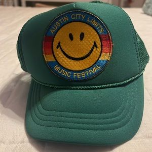 Aviator nation smiley face hat